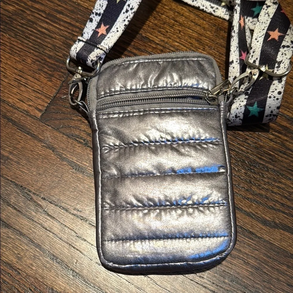 This is a Top Trenz Puffer Cell Bag with an original striped tie-dye strap